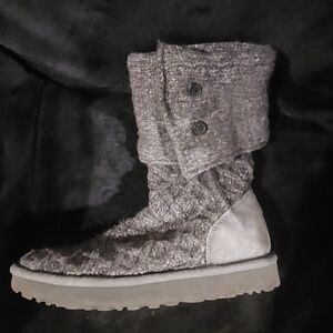 UGG Textured Gray Winter Sweater Boots